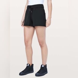 Lululemon On The Fly Short Woven 2.5"